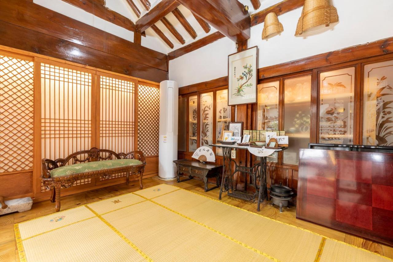 Dongmyo Hanok Sihwadang - Private Korean Style House In The City Center With A Beautiful Garden Seul Exterior foto