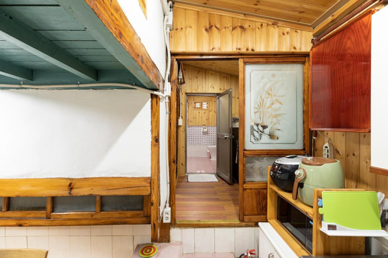Dongmyo Hanok Sihwadang - Private Korean Style House In The City Center With A Beautiful Garden Seul Exterior foto