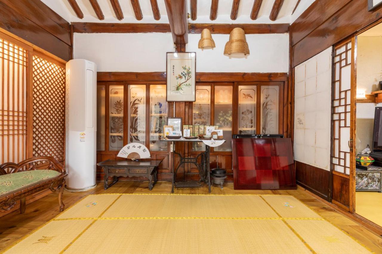 Dongmyo Hanok Sihwadang - Private Korean Style House In The City Center With A Beautiful Garden Seul Exterior foto